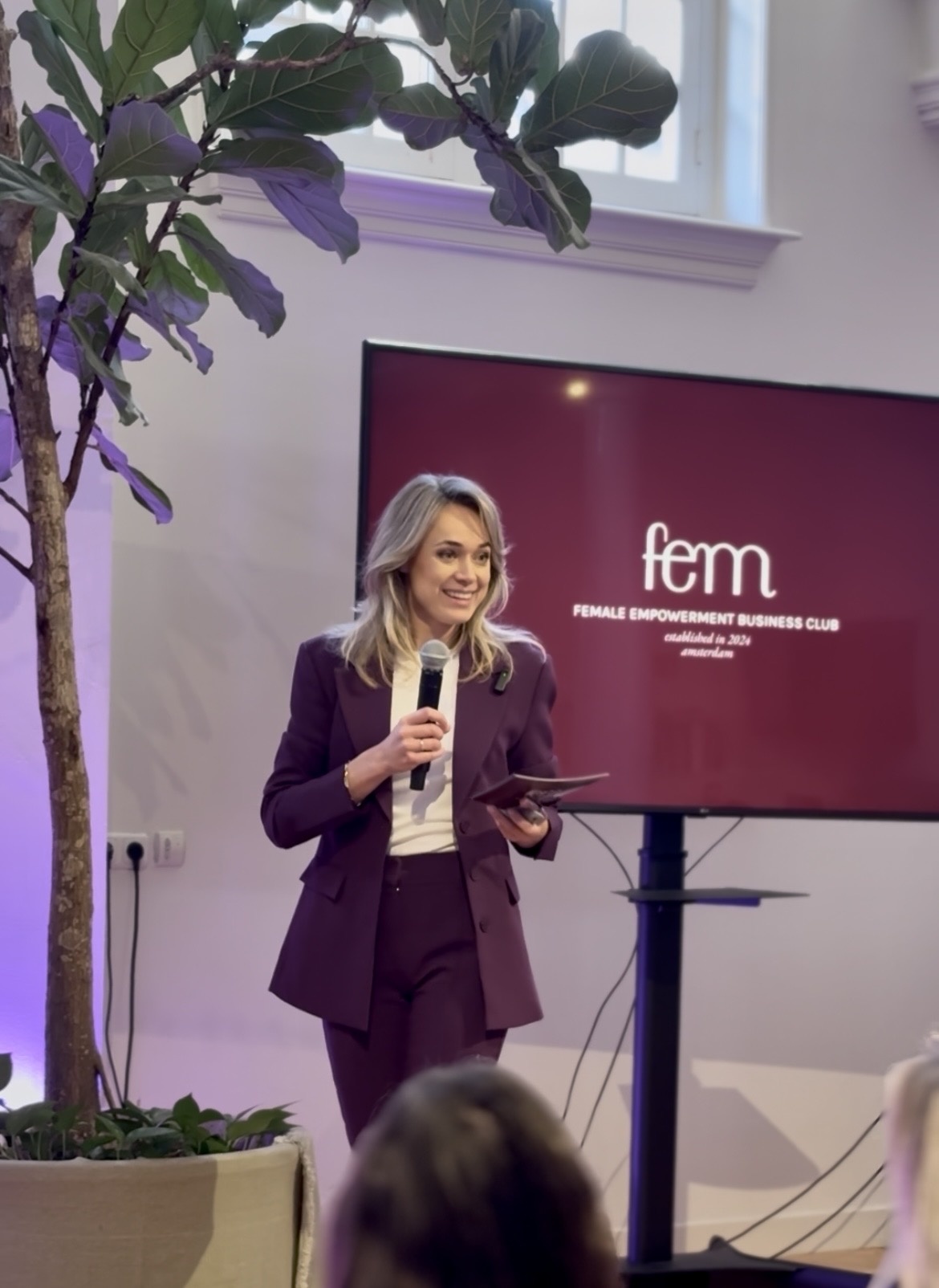 Sandra Schillemans with microphone at FEM Business Club